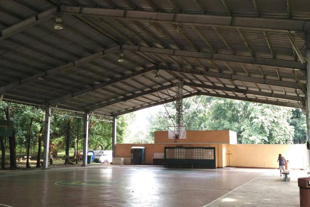 Big House In Quezon City Manila Exterior photo
